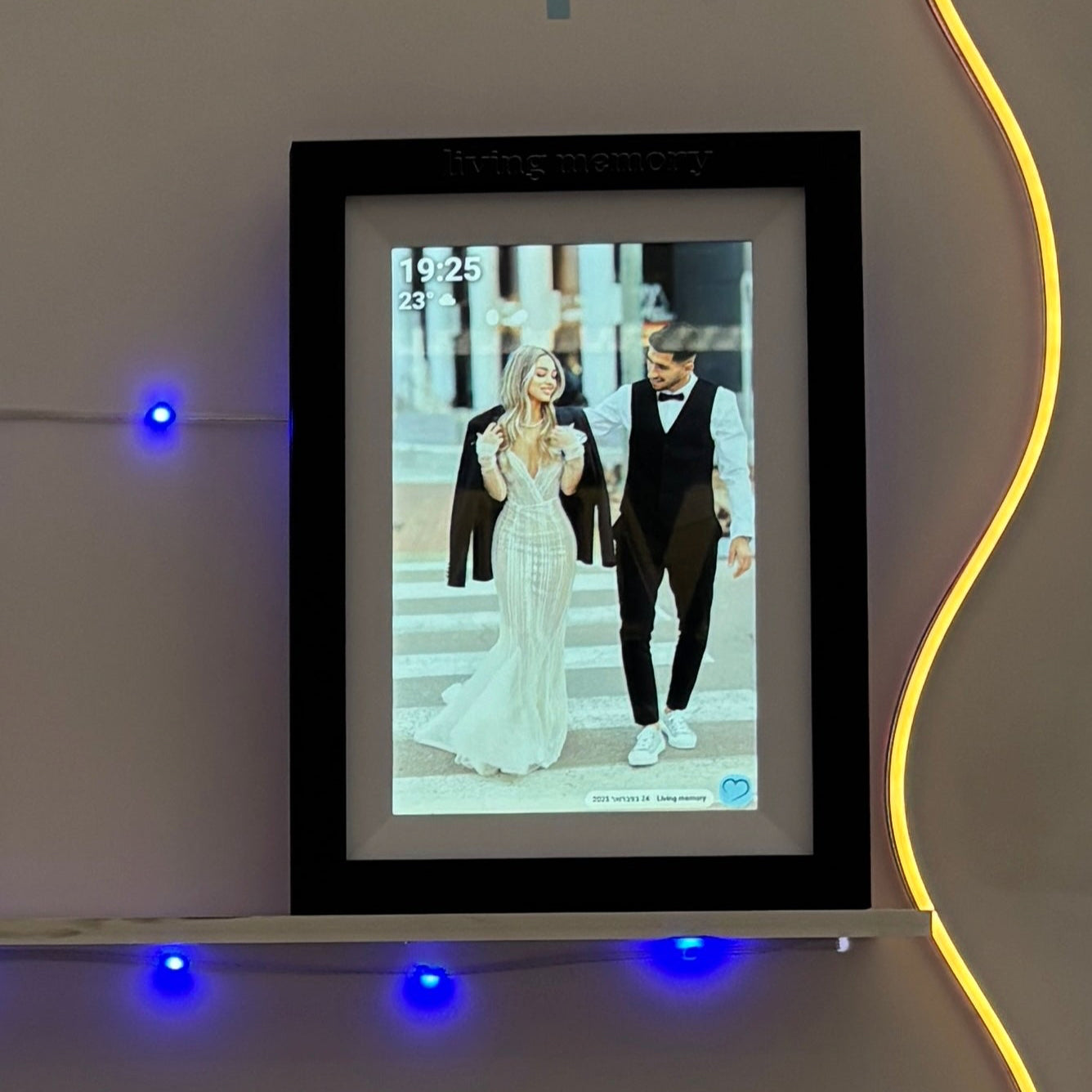 מסגרת קלאסית חכמה - שחור לבן