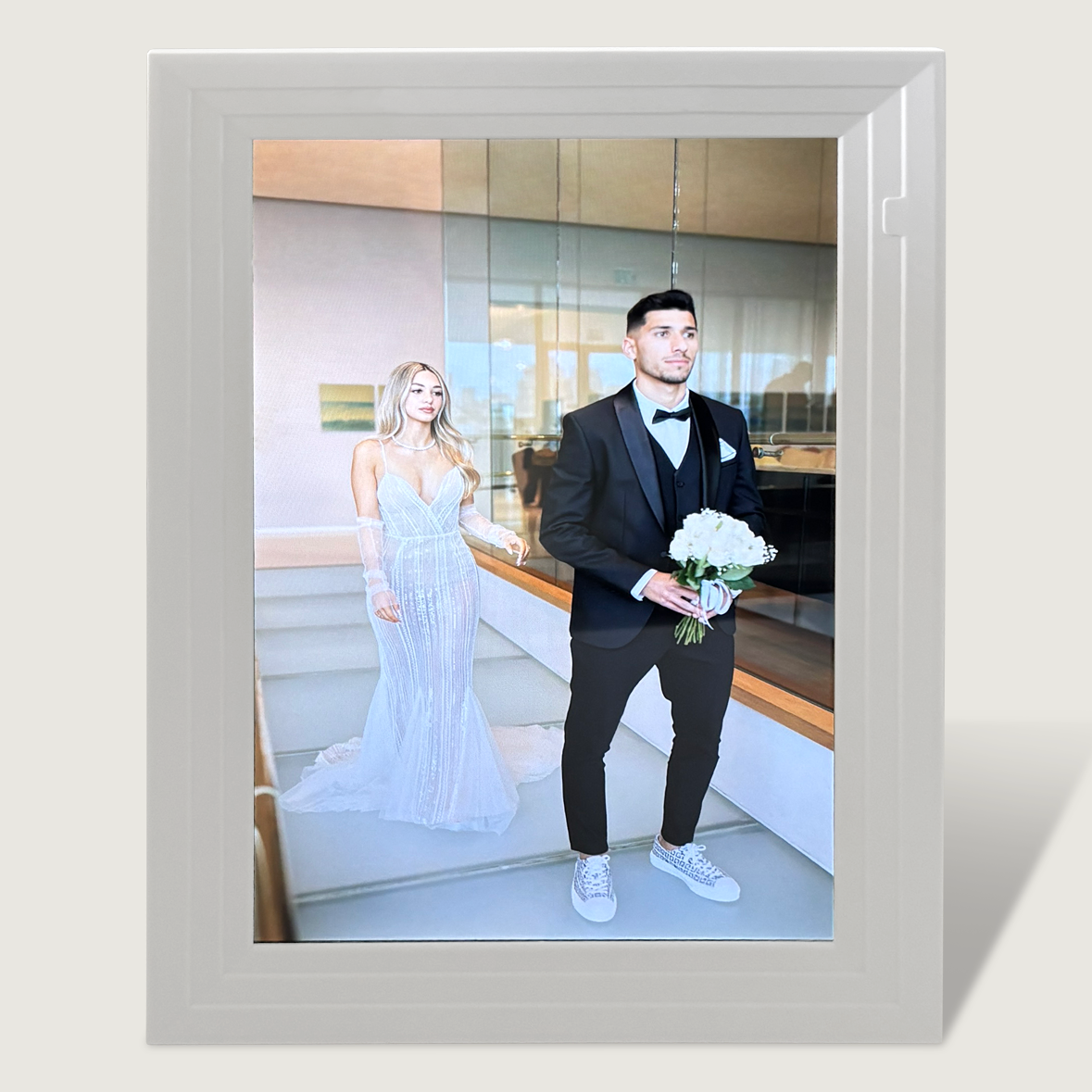 מסגרת קלאסית חכמה - לבן פסים