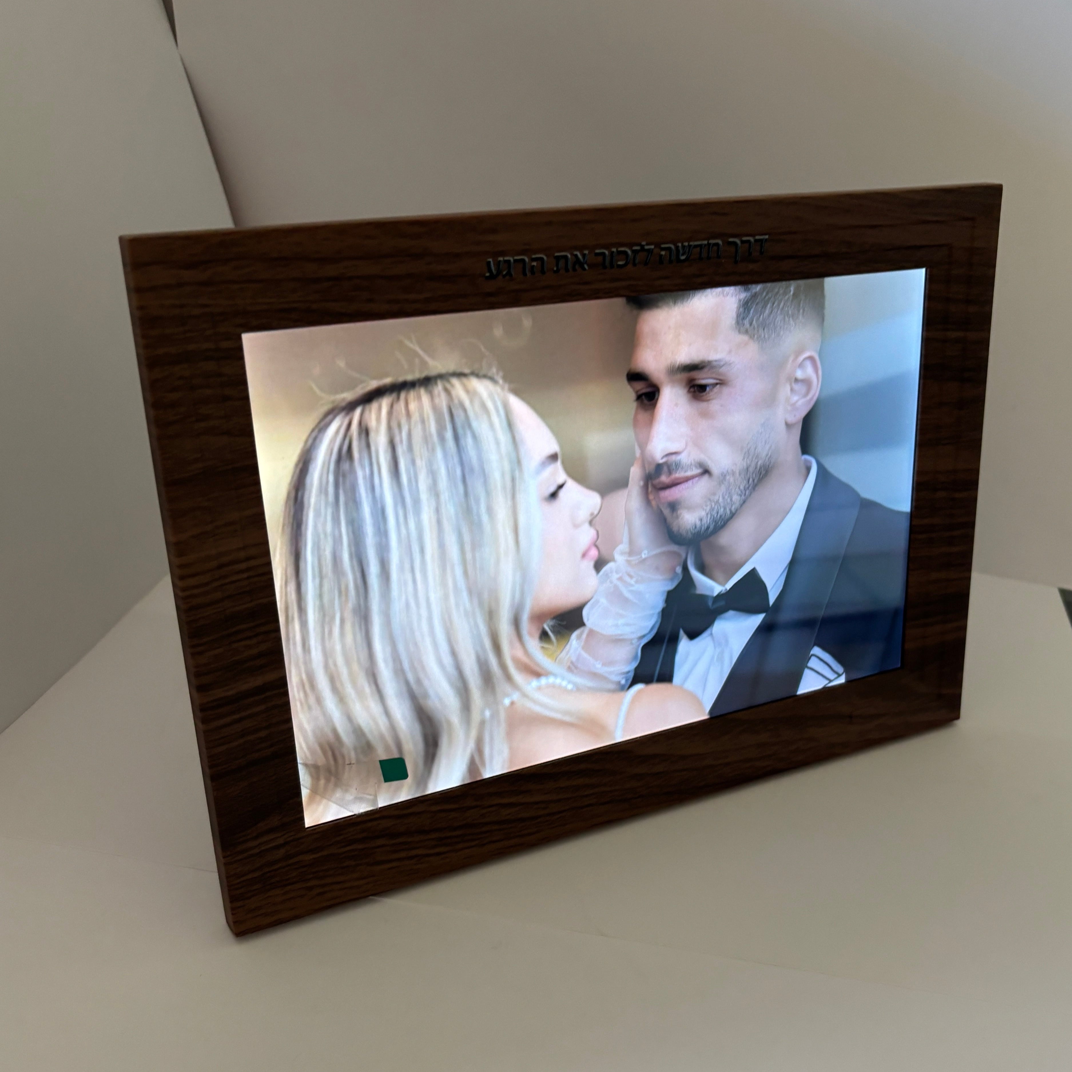 מסגרת קלאסית חכמה - עץ פסים